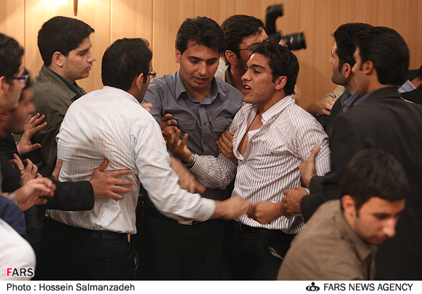 جلسات نقد دانشگاه آزاد در دانشگاه امیرکبیر