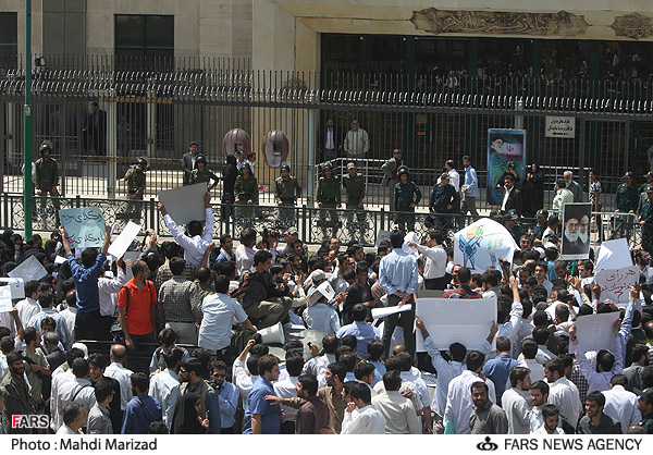 تجمع دانشجویان مقابل مجلس