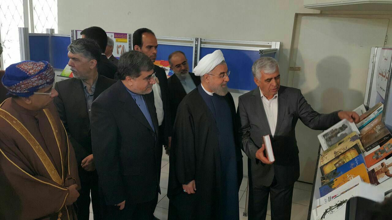 بازدید روحانی از نمایشگاه کتاب تهران