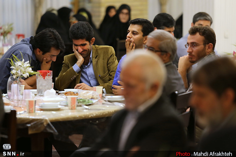 عکس:: ضیافت افطاری انجمن مستقل دانشگاه تهران