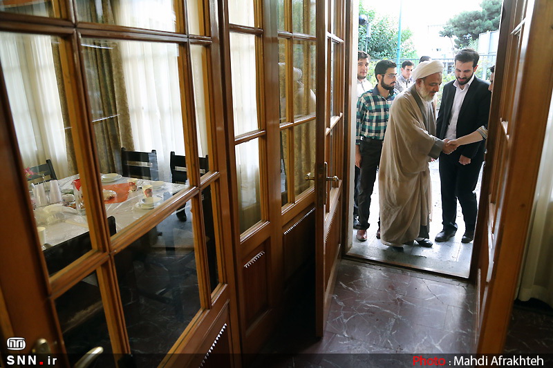 عکس:: ضیافت افطاری انجمن مستقل دانشگاه تهران