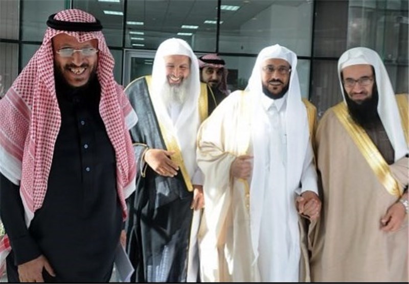 عکس:: پوشش متفاوت زنان دربار آل سعود