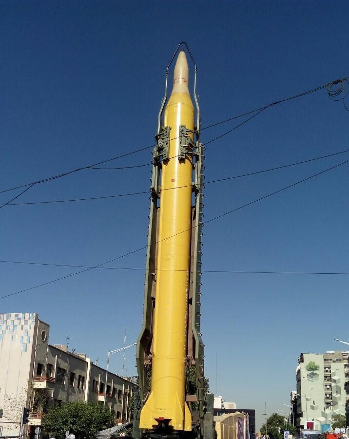 نمایش موشک‌های ذوالفقار و قدر در راهپیمایی تهران +عکس