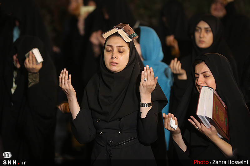 روایت تصویری از شب احیا در دانشگاه تهران
