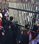 آشوب‌طلبان پشت درب‌های دانشگاه تهران +فیلم و عکس