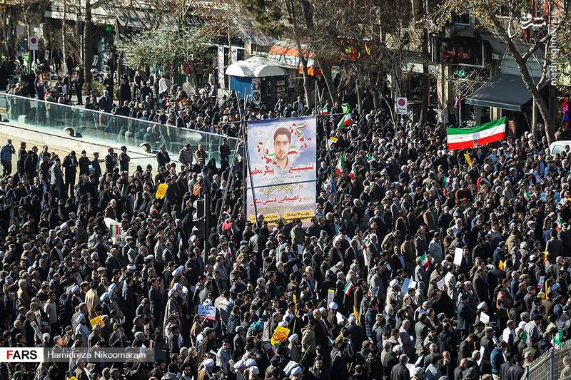 دومین روز قیام سراسری مردم ایران علیه فتنه‌گران +تصاویر