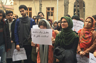 تجمع دانشجویان دانشگاه هنر در اعتراض به مشکلات صنفی