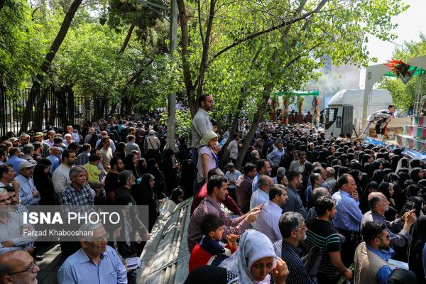 تصاویر منتخب تشییع پیکرهای ۱۵۰ شهید از دانشگاه تهران