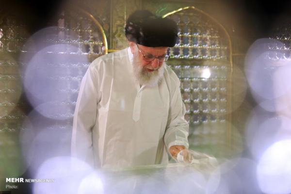 غبارروبی مضجع مطهر حضرت امام رضا(ع)