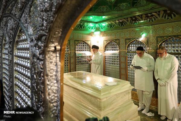 غبارروبی مضجع مطهر حضرت امام رضا(ع)