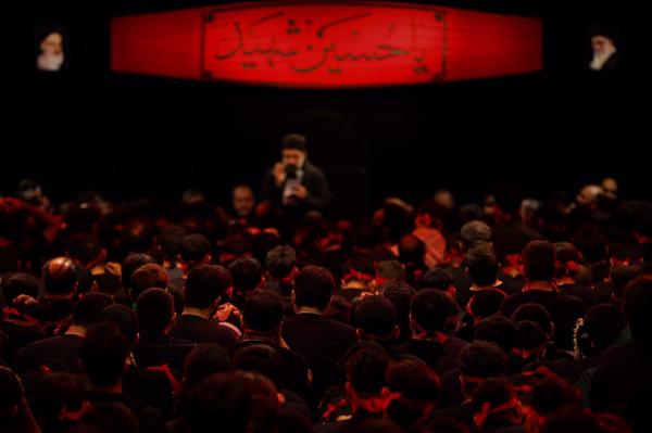 مراسم عزاداری شب هشتم محرم؛ هیئت رایه العباس (ع)