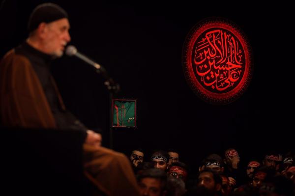 مراسم عزاداری شب هشتم محرم؛ هیئت رایه العباس (ع)