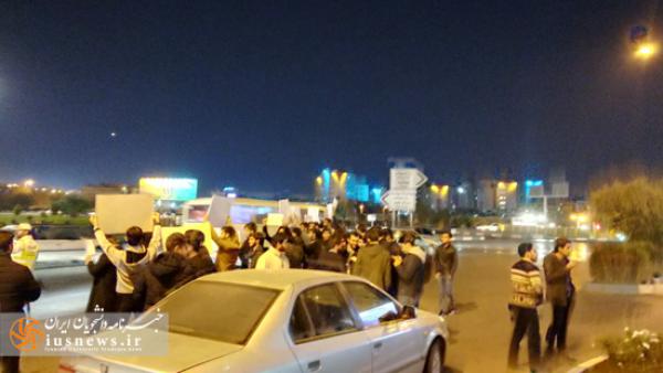تصاویر تجمع دانشجویان یزدی در مقابل استانداری