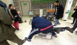حمله مردم انگلیس به فروشگاه‌ها