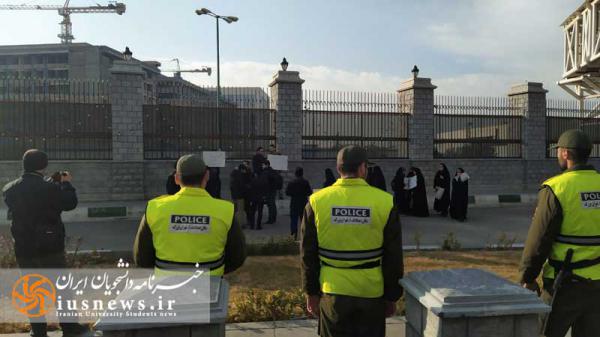 تجمع دانشجویان علیه بودجه ۹۹ در مقابل مجلس