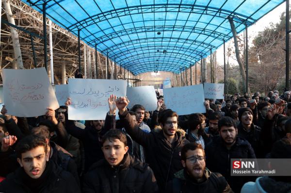 تجمع دانشجویان دانشگاه تهران در اعتراض به وقایع اخیر