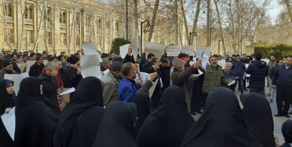 تصاویر تجمع دانشجویان و مردم در مقابل وزارت امور خارجه