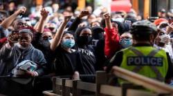 سانسور لحظه زیرگرفتن معترضان توسط پلیس آمریکا