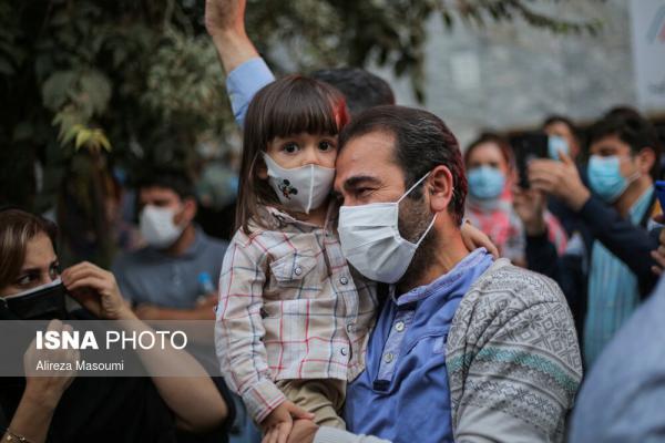 تصاویری از تجمع دوستداران شجریان مقابل بیمارستان جم