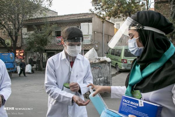 تصاویر:: توزیع ماسک رایگان توسط دانشجویان جهادی در تبریز