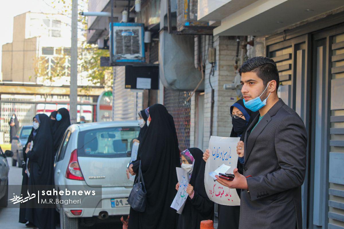 تجمع دانشجویان در مقابل مجمع نمایندگان اصفهان درپی ترور دانشمند هسته‌ای