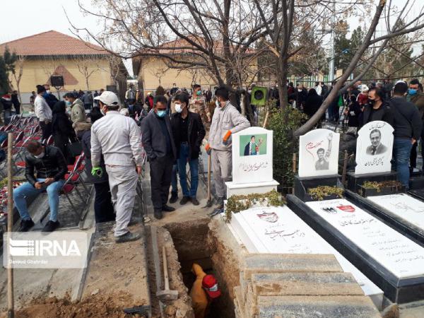 تصاویر| حاشیه‌های مراسم تدفین مرحوم مهرداد میناوند