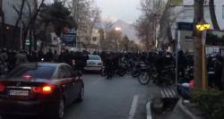 ببینید| ضرب وشتم عوامل خبری صداوسیما در خیابان پاسداران تهران