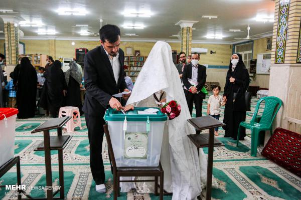گزارش تصویری:: عروس و دامادهایی که در انتخابات شرکت کردند