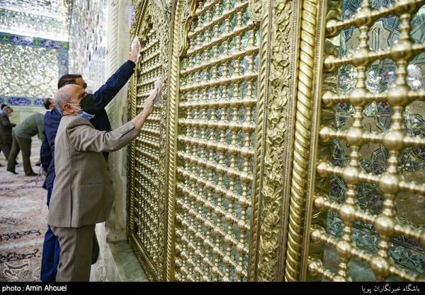 تصاویر| غبارروبی مضجع شریف حضرت معصومه(س)