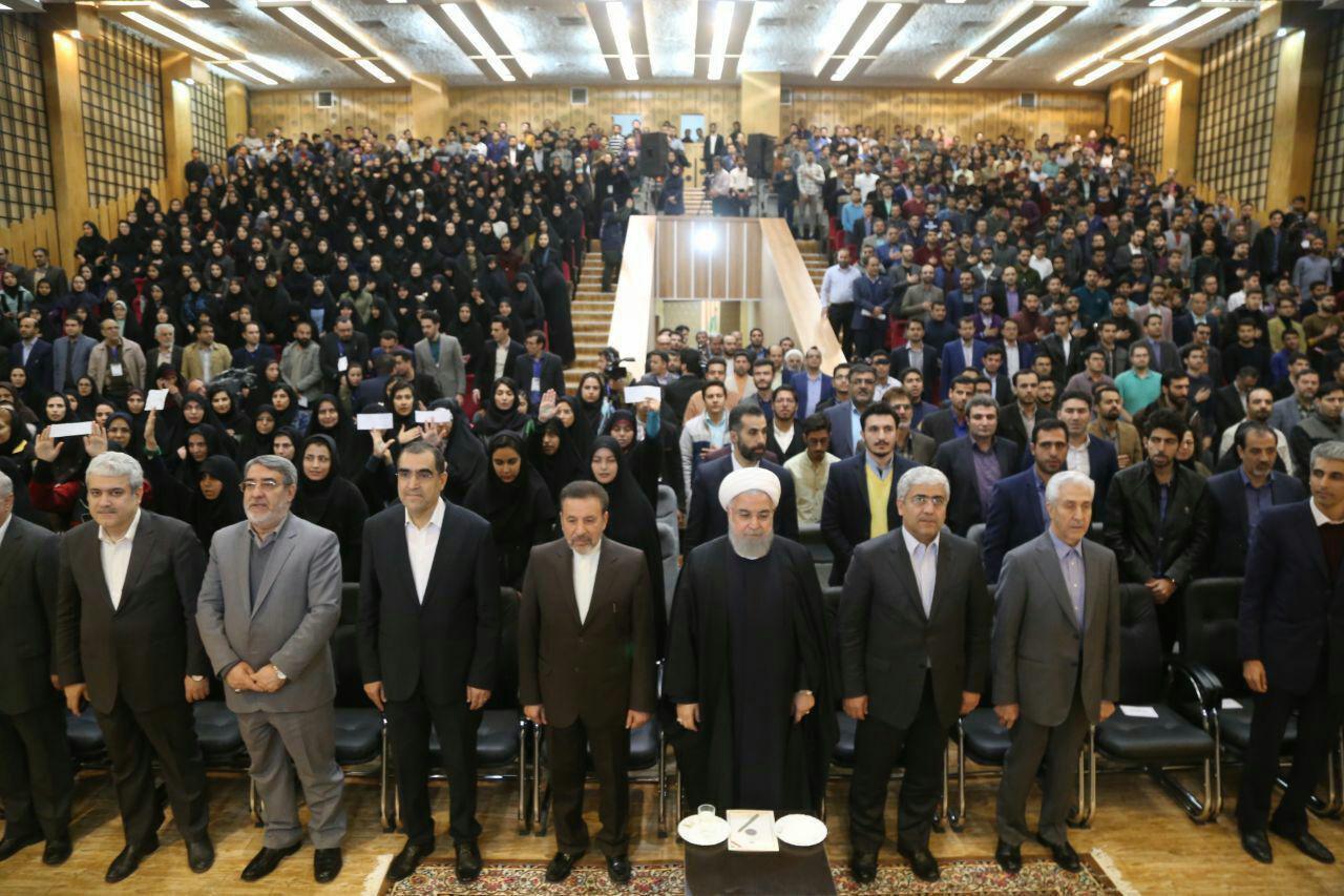 روز دانشجو در دولت‌ها/ از سیب و گلابیِ آفت‌زده برجام تا جلوگیری از ورود خبرنگاران در دولت روحانی!