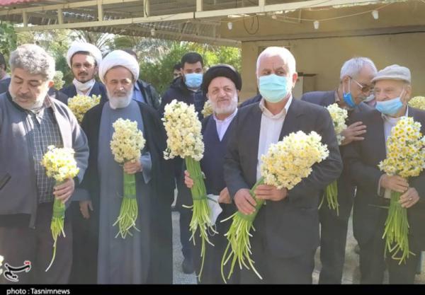 تصاویر| اهدای هزاران شاخه گل نرگس به حرم امام حسین(ع) و حضرت ابوالفضل(ع)