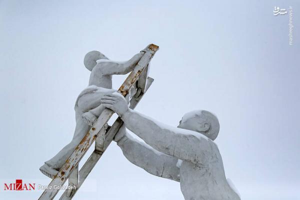تصاویر| مجسمه‌های برفی در اردبیل