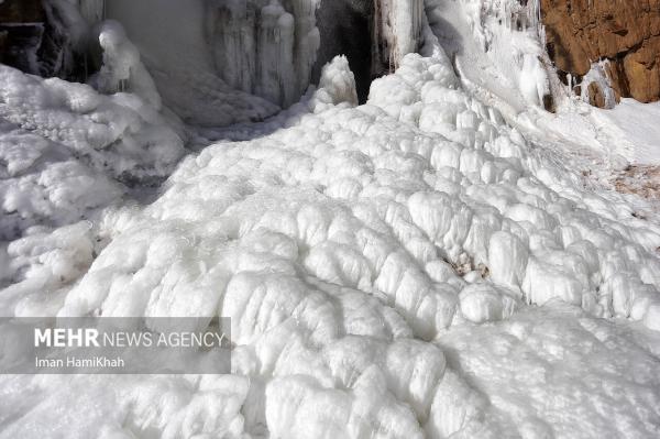 تصاویر| منجمد شدن آبشار گنجنامه همدان