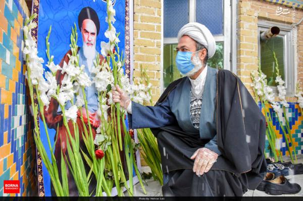 تصاویر| گلباران حجره طلبگی امام خمینی(ره)