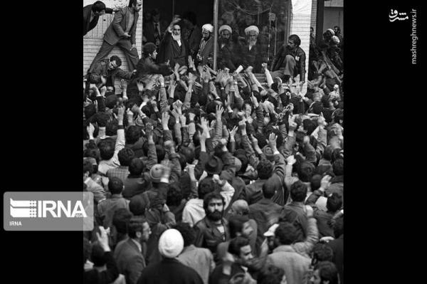 تصاویر| ملاقات مردم با امام خمینی در ۱۳ بهمن ۱۳۵۷