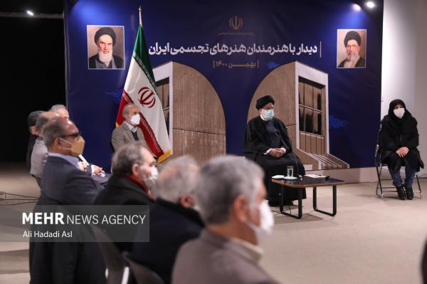 تصاویر| دیدار رئیسی با هنرمندان هنرهای تجسمی ایران