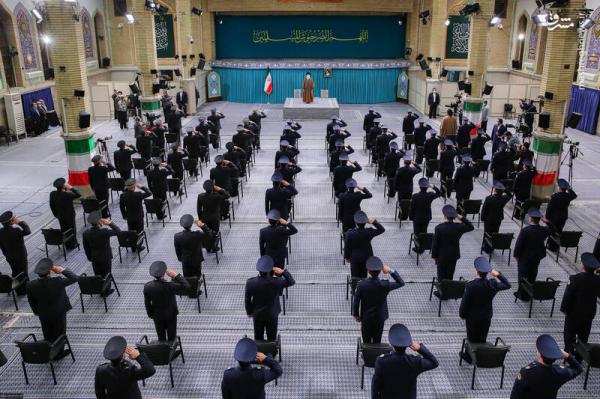 تصاویر| دیدار کارکنان نیروی هوایی با فرمانده کل قوا
