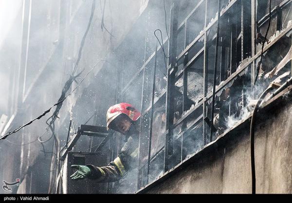 تصاویر| وقوع آتش‌سوزی در بازار تهران