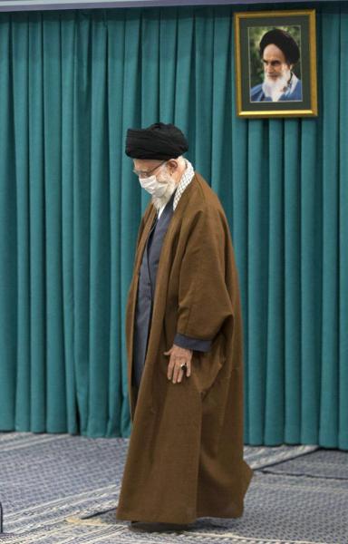 تصاویر| سخنرانی تلویزیونی رهبر انقلاب به مناسبت عید مبعث