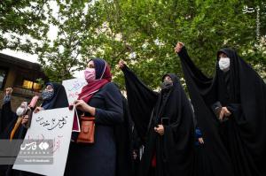 تصاویر| محکومیت هتک حرمت قرآن با تجمع دانشجویان مقابل سفارت سوئد