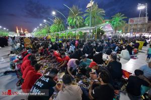 تصاویر| ضیافت افطار در بین الحرمین