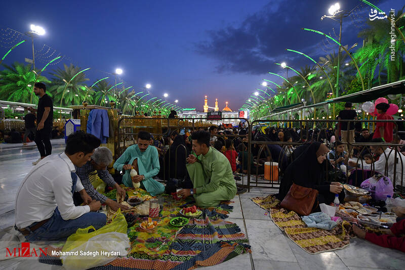 تصاویر| ضیافت افطار در بین الحرمین