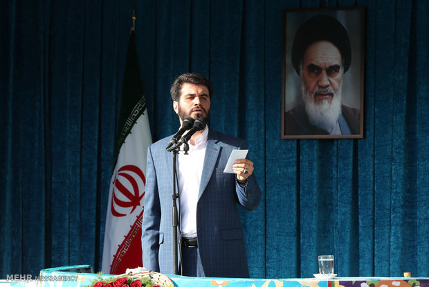 مطیعی: برای شعرخوانی در نماز عید فطر امسال دعوت نشده‌ام