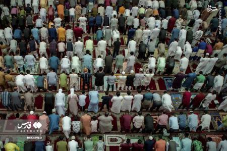 فیلم|  اقامه نماز عید فطر در خانه خدا 