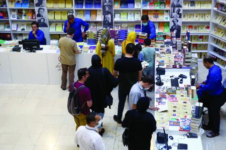 دانشجویان تمایلی برای خرید فیزیکی آثار در مصلای تهران ندارند