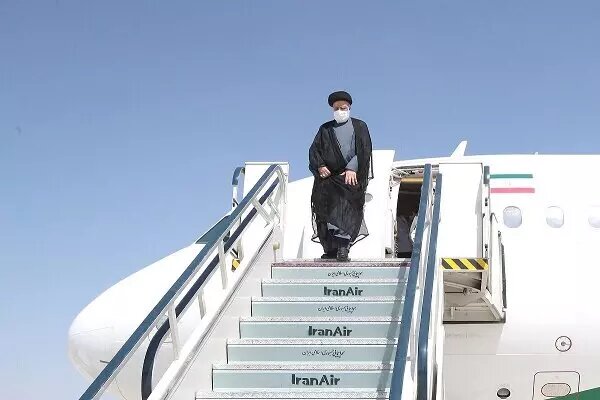 رئیس‌جمهور وارد فرودگاه مسقط شد