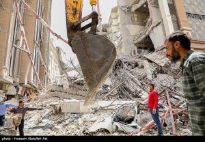تصاویر| ریزش ساختمان ۱۰ طبقه متروپل در آبادان