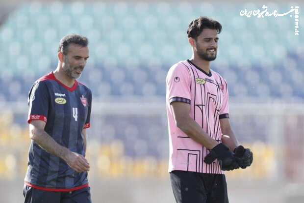 همچنان ابهام درماندن یا رفتن مدافع  پرسپولیس  است