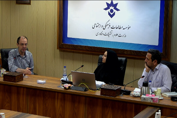  در برابر علوم انسانی، دیوار تکنولوژی بلند است
