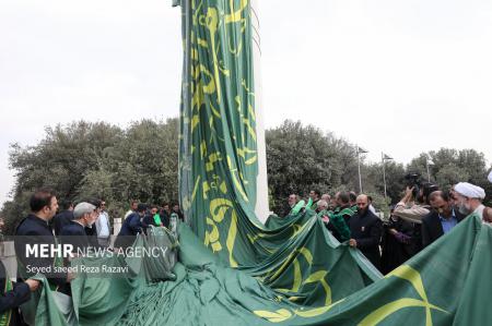 تصاویر| آئین اهتزاز بزرگ‌ترین پرچم سبز رضوی